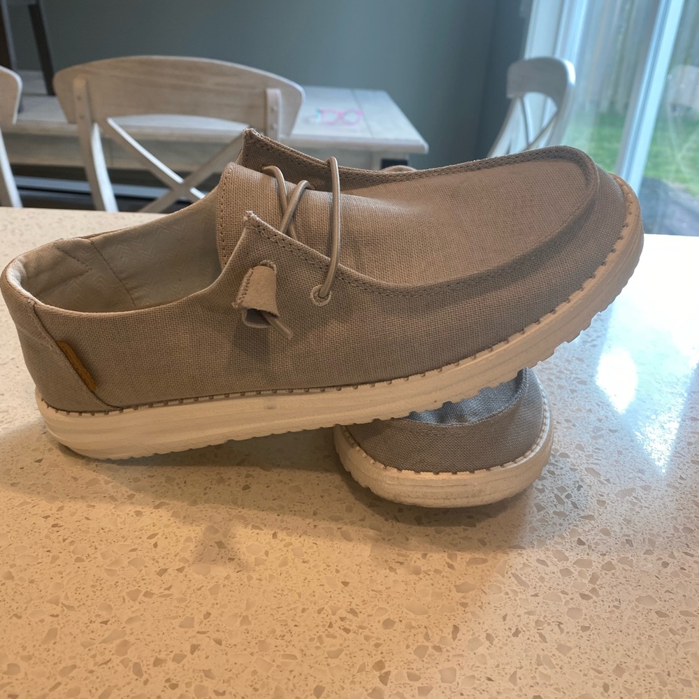 Women’s hey dude light grey canvas shoe